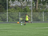 Laatste training S.K.N.W.K. JO10-1 (partijtje tegen de ouders) van woensdag 22 mei 2024 (47/133)